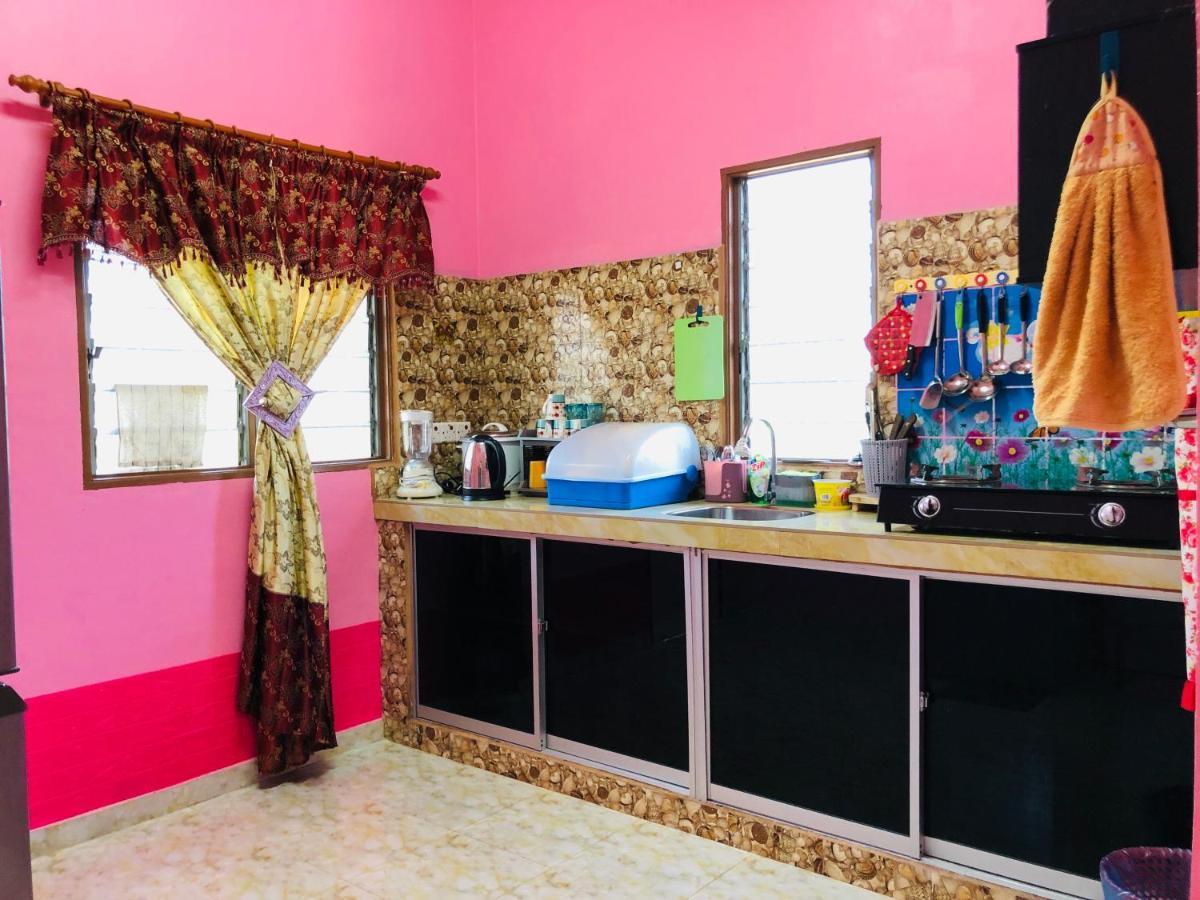 Homestay Tok Abah Dalam Rhu Pasir Puteh Exteriér fotografie